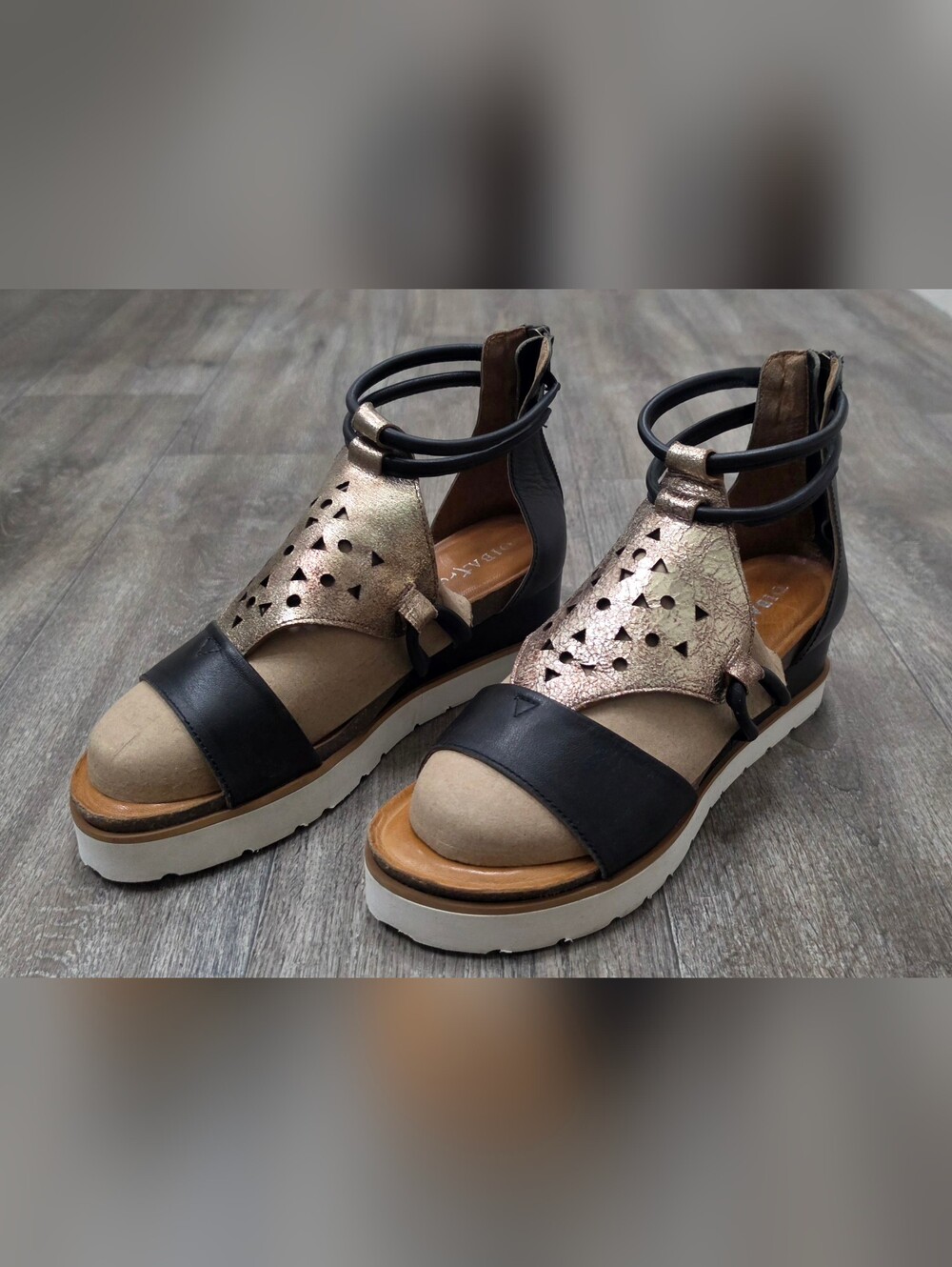 Diba True Glow Ing wedge sandals-Size 10